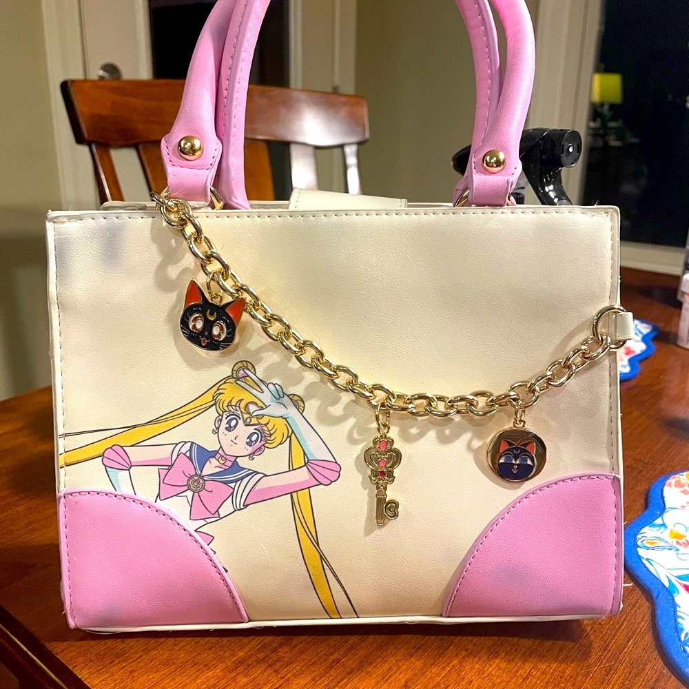 Sailor Moon 🌙 Box Lunch Exclusive Fashion Collection purse. Pink/Cream. W/Charms